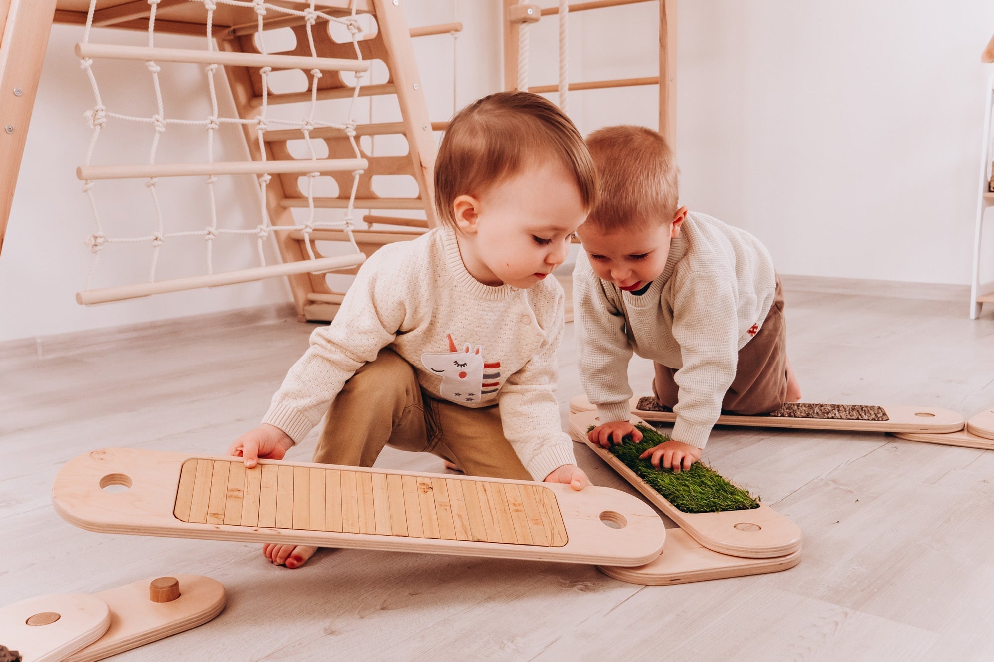 Healthy Sibling Dynamics with Montessori Techniques