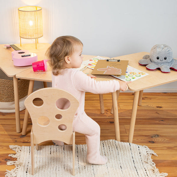 Montessori Play Desk und Kleinkindstuhl