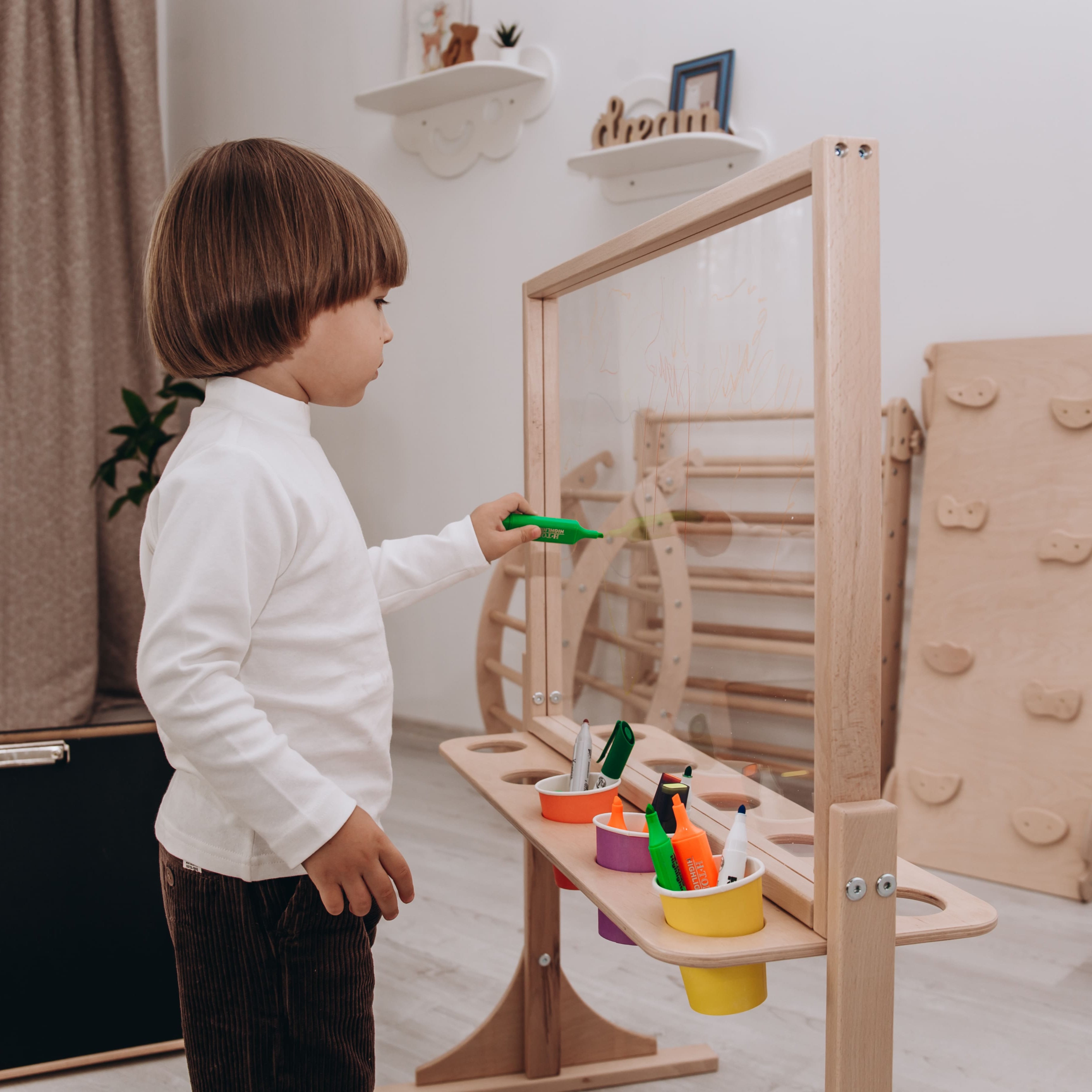 Toddler Art Easel