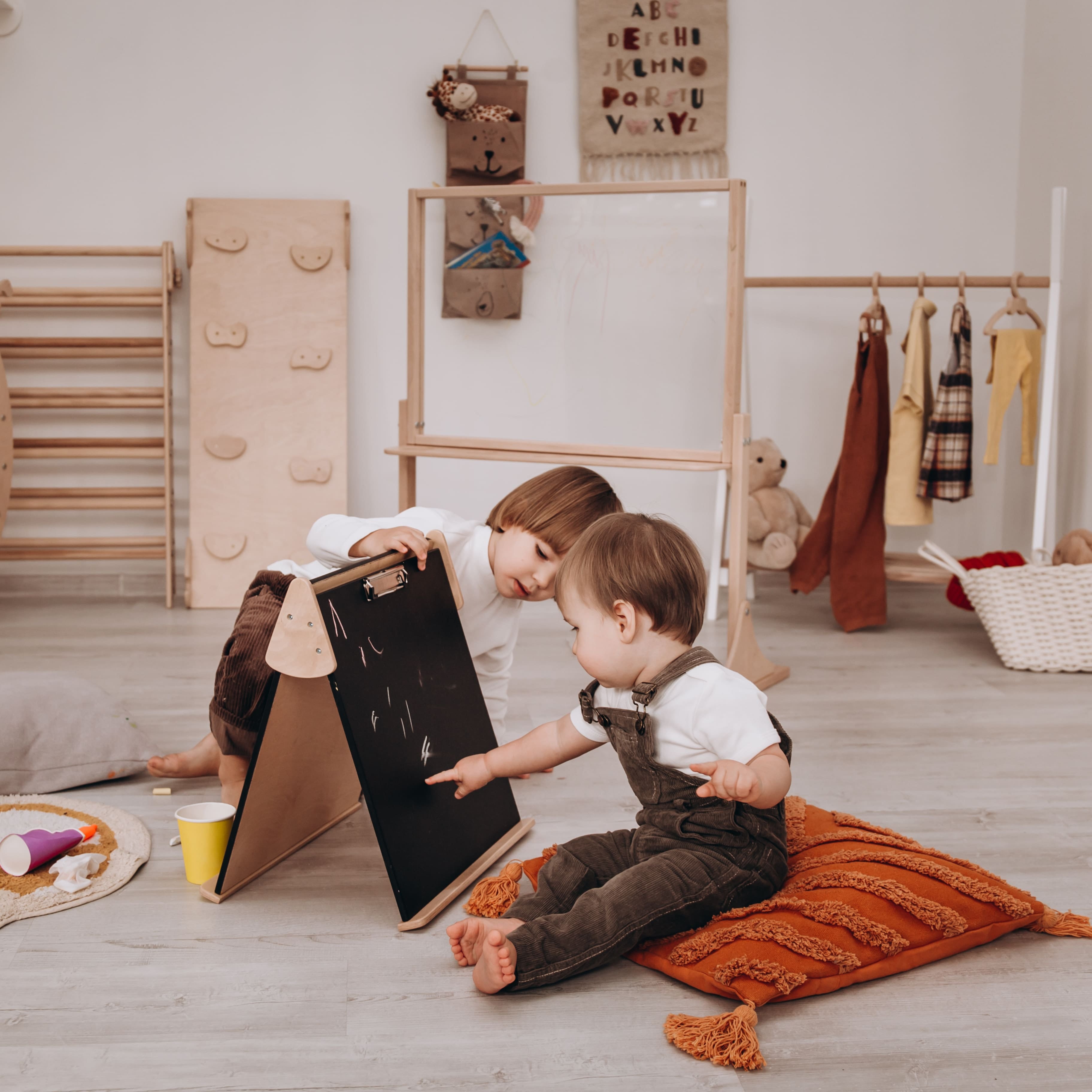 Kids Tabletop Easel