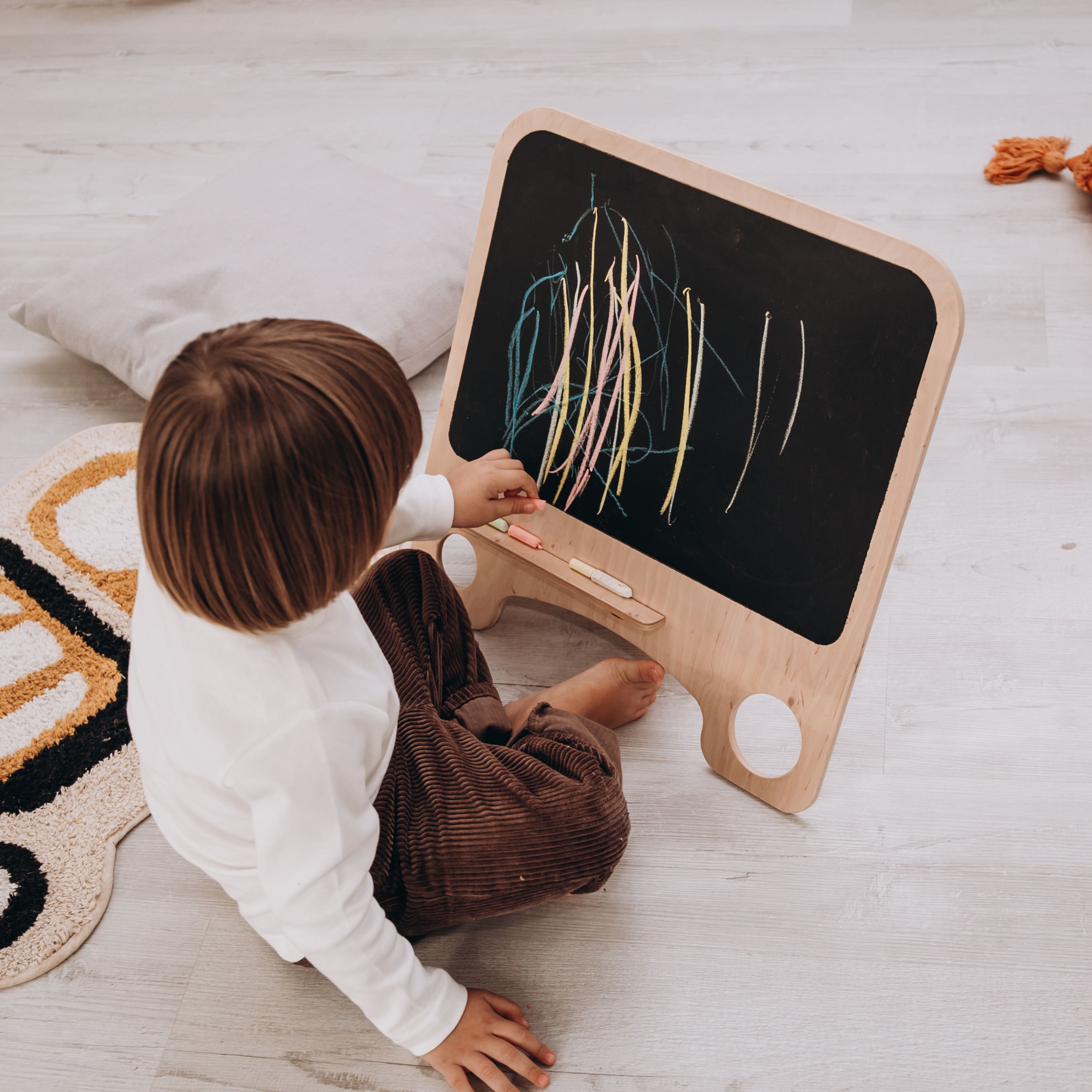 Kids Tabletop Easel