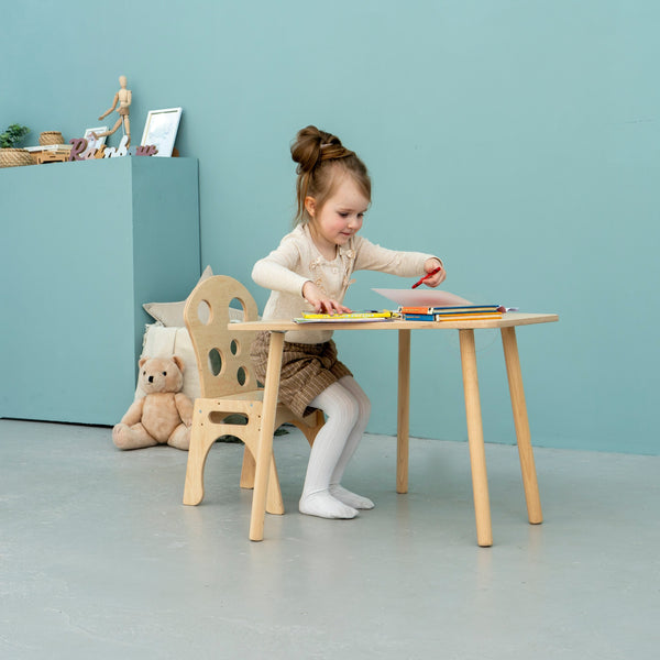 モンテッソーリ プレイ机と幼児用椅子