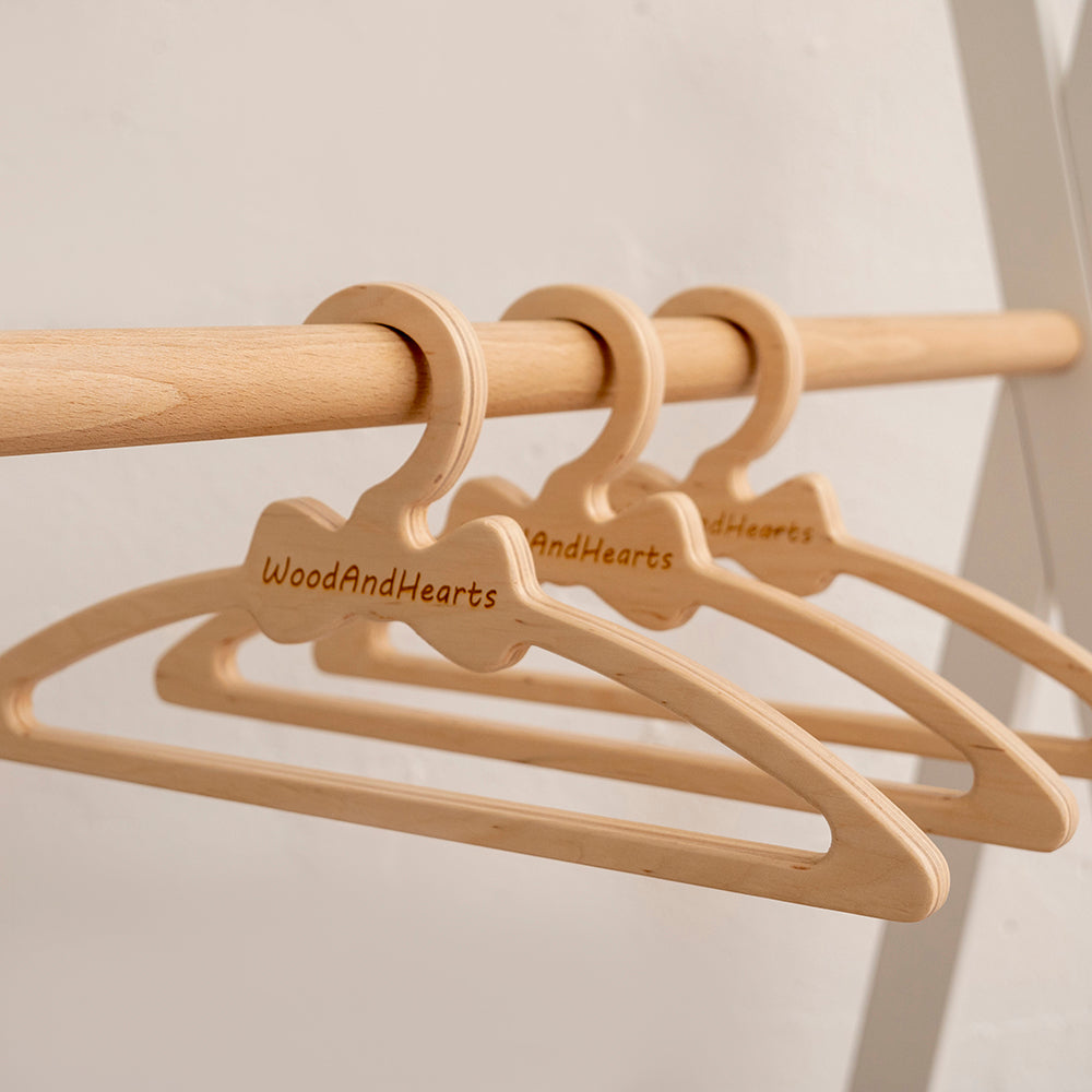  Woodandhearts Teepee Clothing Rack with Wooden Hangers