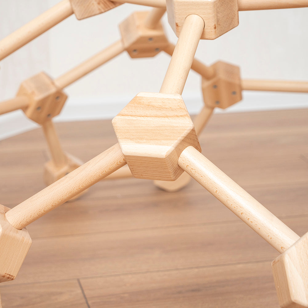 木製の登山ドーム