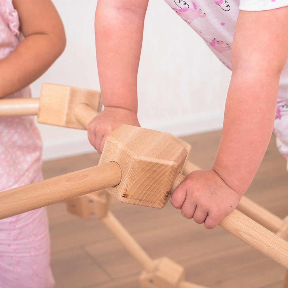 木製の登山ドーム