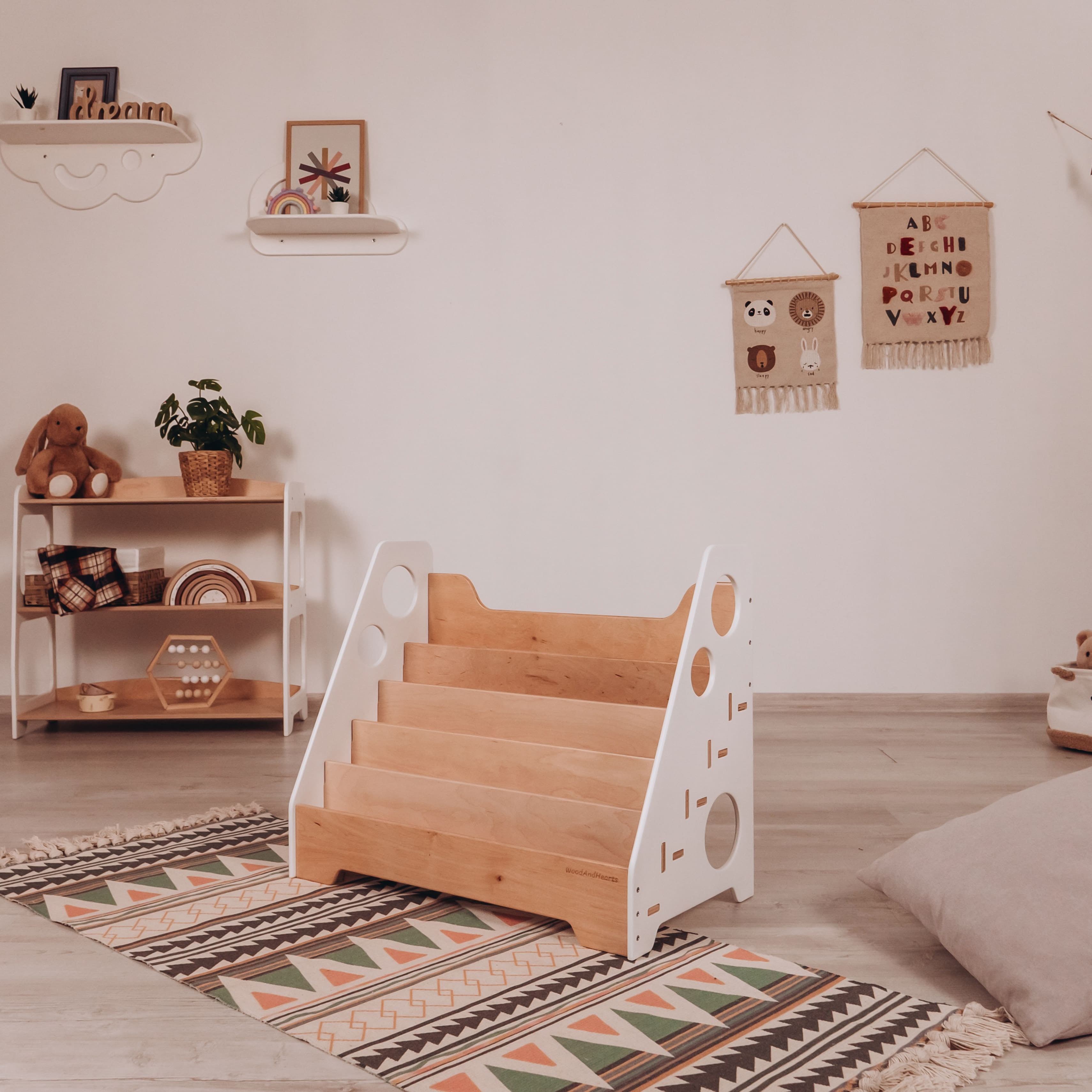 Montessori Bookshelf