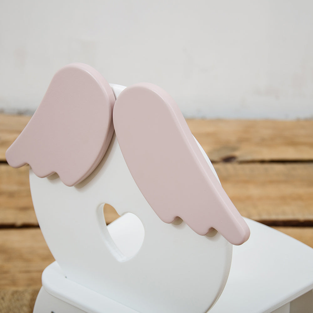 白+ピンク色の子供の部屋の木製椅子「エンジェル」
