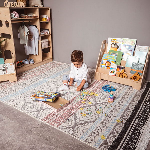 子供の部屋のためのモンテッソーリの床の本棚